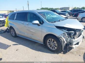  Salvage Toyota Sienna