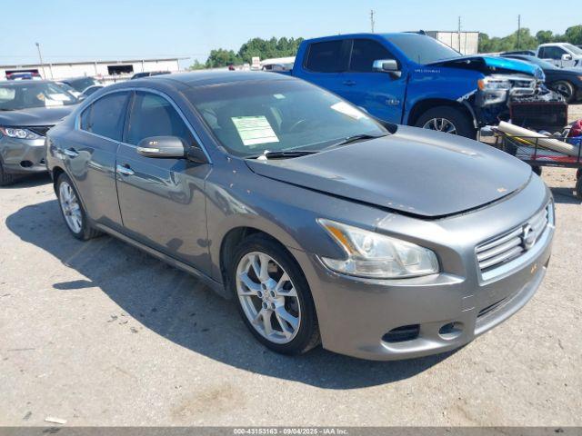  Salvage Nissan Maxima