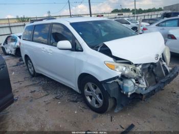  Salvage Toyota Sienna