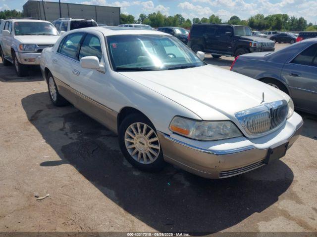  Salvage Lincoln Towncar
