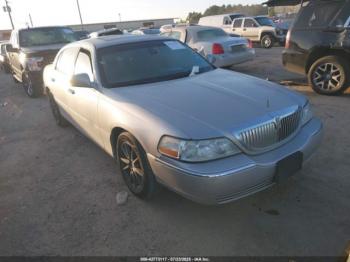  Salvage Lincoln Towncar