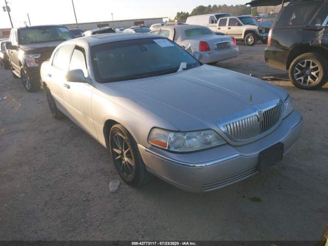  Salvage Lincoln Towncar