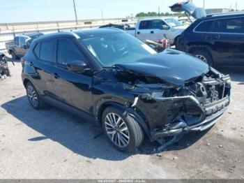  Salvage Nissan Kicks