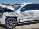 GMC Yukon Denali Image 9