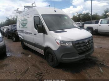  Salvage Mercedes-Benz Sprinter 2500