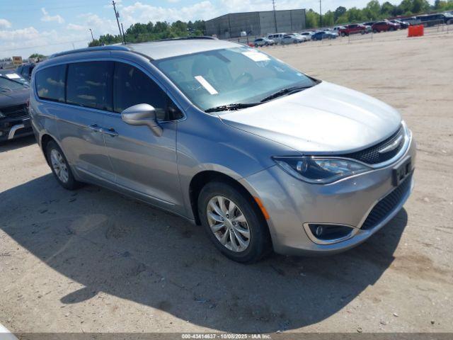  Salvage Chrysler Pacifica