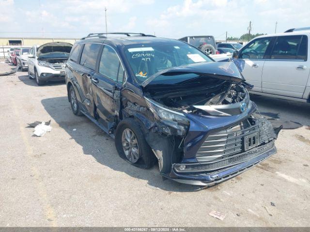  Salvage Toyota Sienna