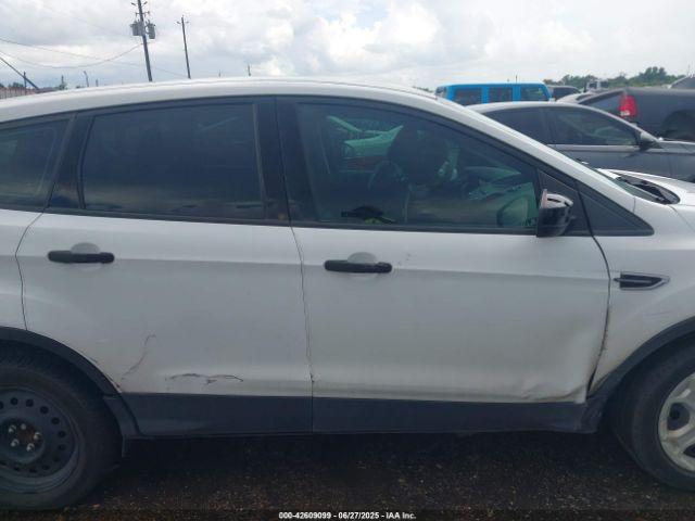 Ford Escape S Image 10