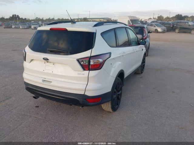 Ford Escape Titanium Image 13
