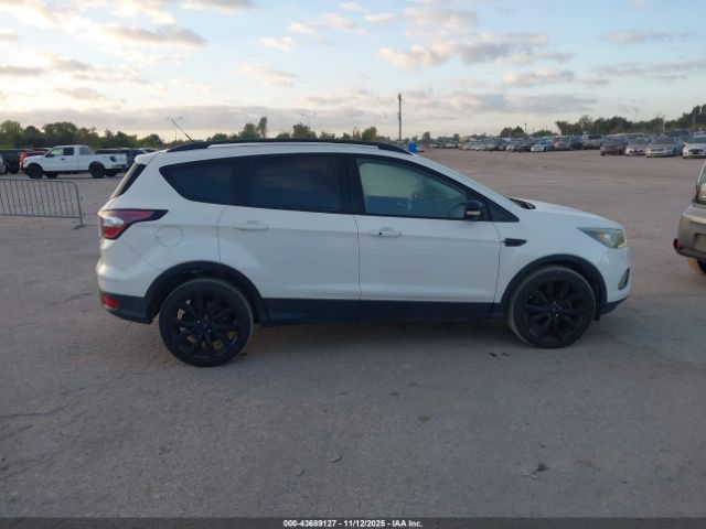Ford Escape Titanium Image 14