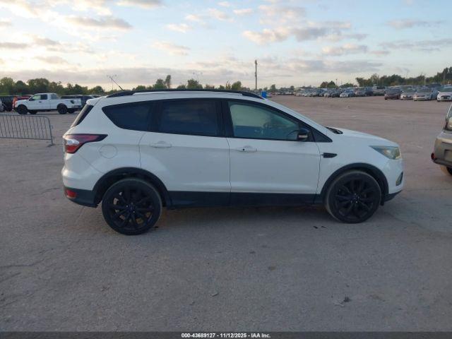 Ford Escape Titanium Image 14