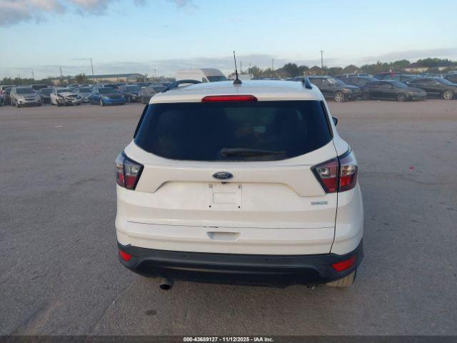 Ford Escape Titanium Image 16