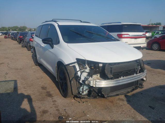  Salvage Chrysler Pacifica