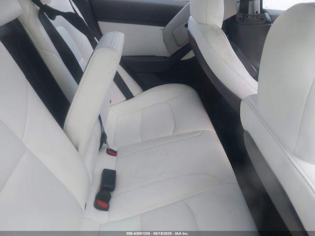 Tesla Model 3 Image 16