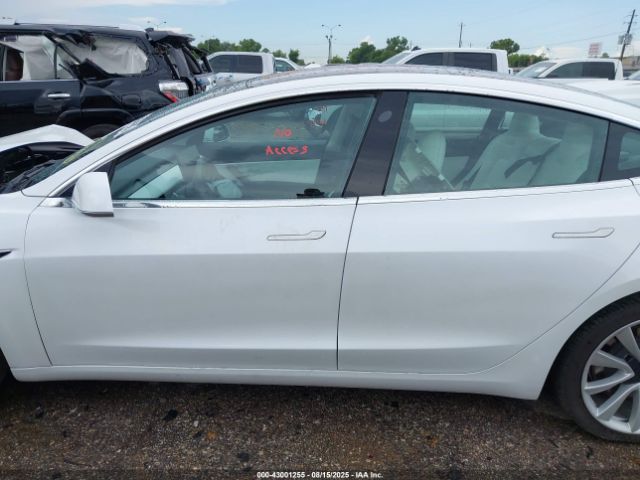 Tesla Model 3 Image 13