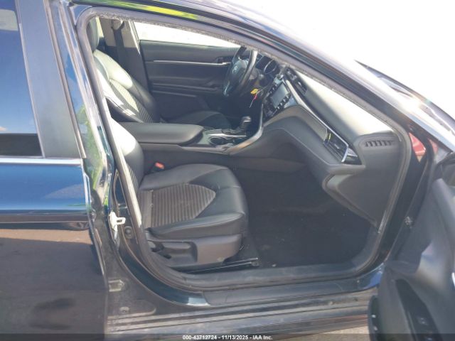 Toyota Camry Se Image 3