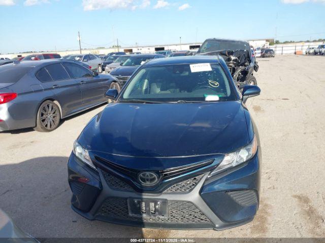 Toyota Camry Se Image 12