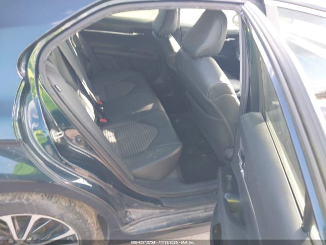 Toyota Camry Se Image 16