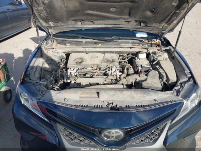 Toyota Camry Se Image 6