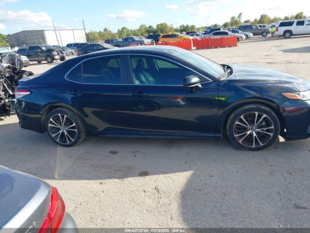 Toyota Camry Se Image 9