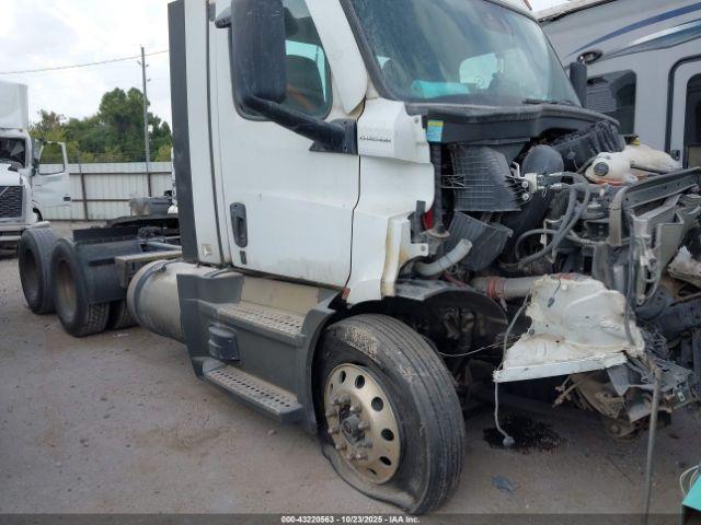  Salvage Freightliner New Cascadia 116