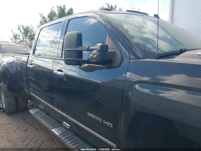 Chevrolet Silverado 3500 Ltz Image 12