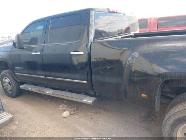 Chevrolet Silverado 3500 Ltz Image 2