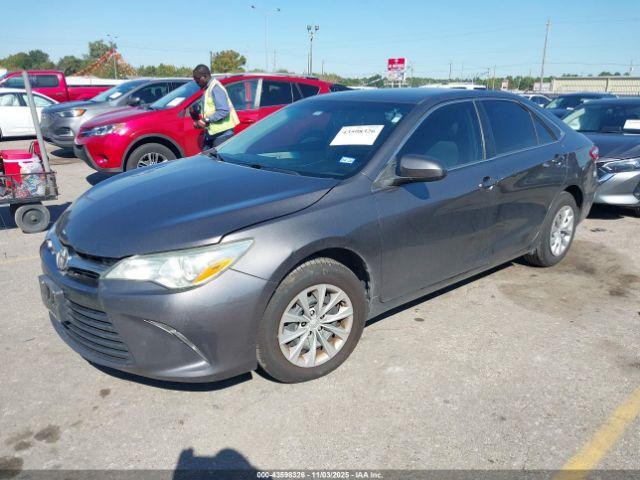 Toyota Camry Le Image 4