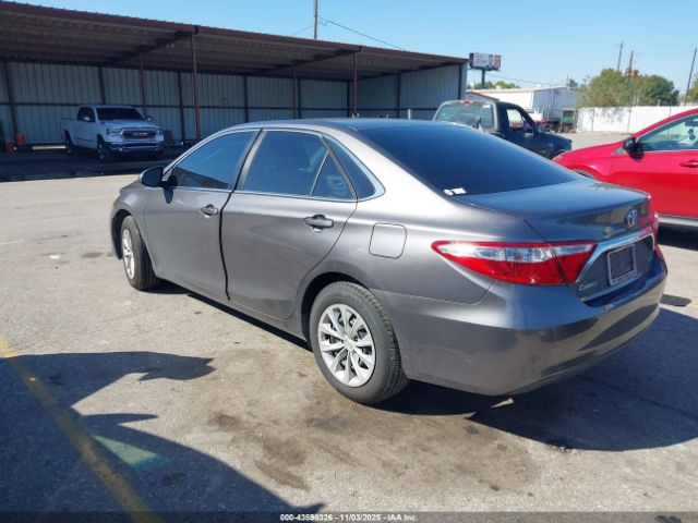 Toyota Camry Le Image 7