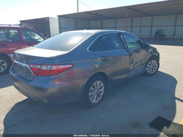 Toyota Camry Le Image 6