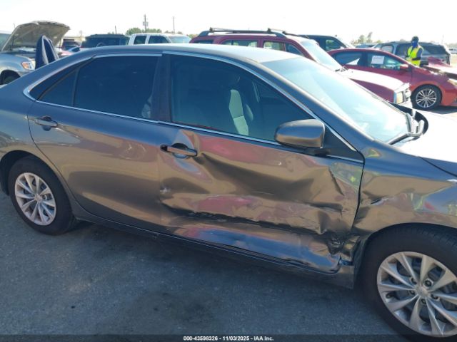 Toyota Camry Le Image 10