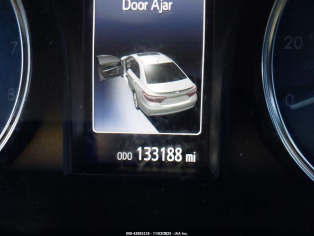 Toyota Camry Le Image 12