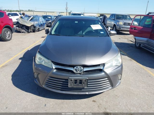 Toyota Camry Le Image 11