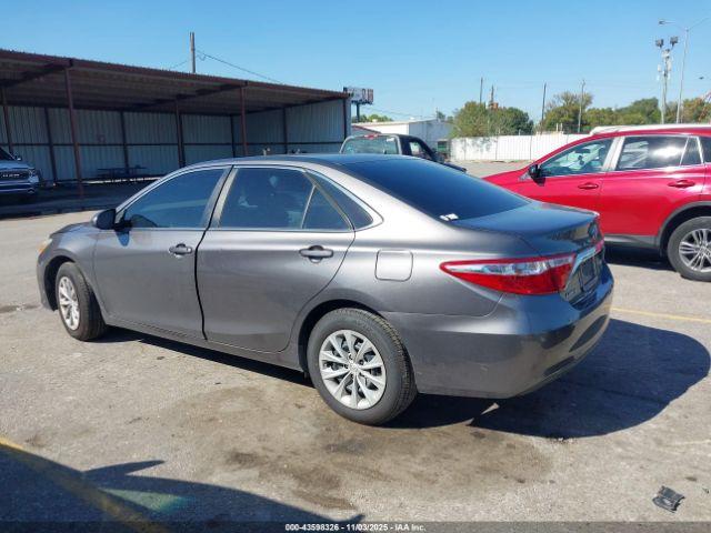 Toyota Camry Le Image 14