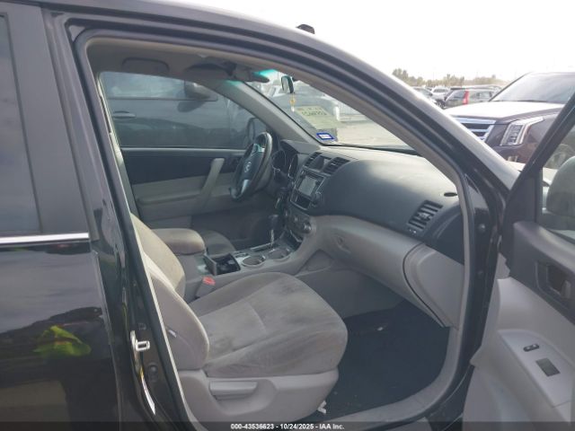 Toyota Highlander Base V6 Image 4