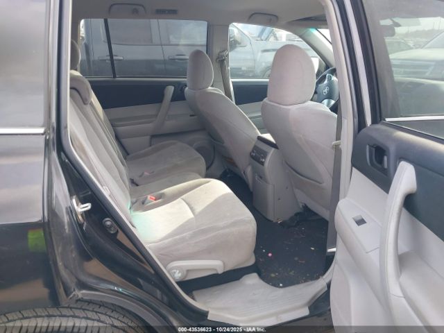 Toyota Highlander Base V6 Image 12