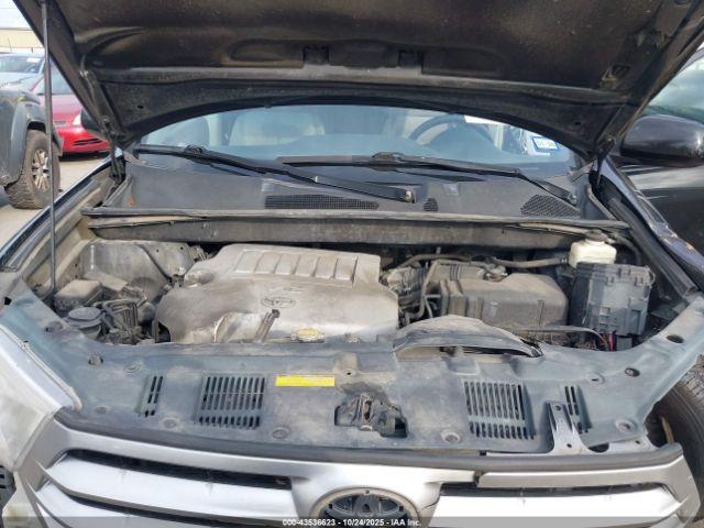 Toyota Highlander Base V6 Image 14