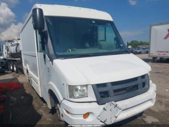  Salvage Isuzu Commercial Van