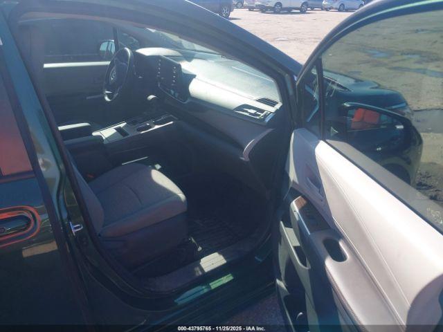 Toyota Sienna Le Image 11