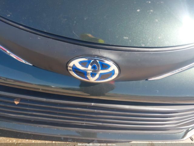 Toyota Sienna Le Image 6