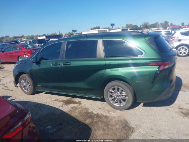Toyota Sienna Le Image 12