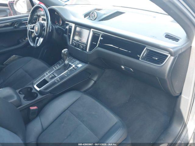 Porsche Macan S Image 16