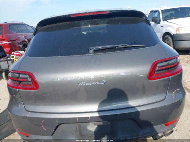 Porsche Macan S Image 10
