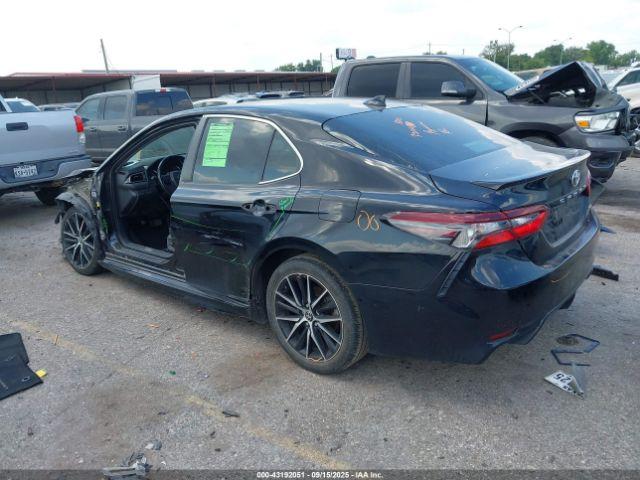 Toyota Camry Se Image 8