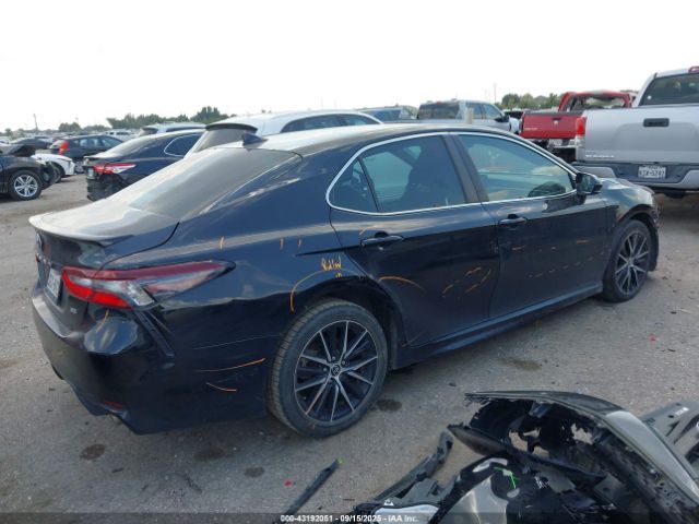 Toyota Camry Se Image 3