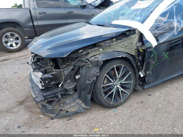 Toyota Camry Se Image 6