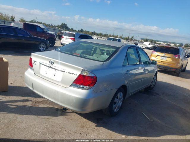 Toyota Camry Le Image 4