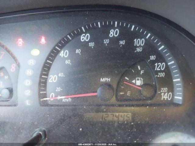 Toyota Camry Le Image 9