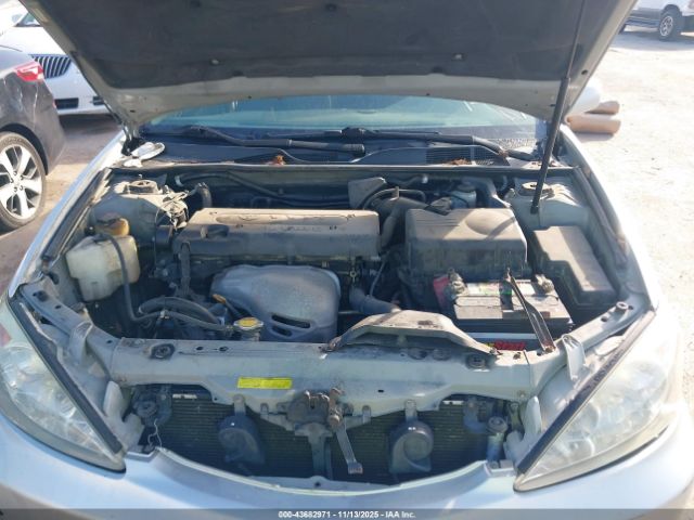 Toyota Camry Le Image 5