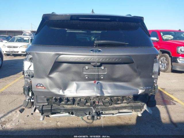 Ford Explorer Timberline Image 16